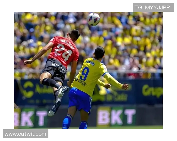 塞维利亚赢球难掩悲痛，球员因悲伤无心庆祝